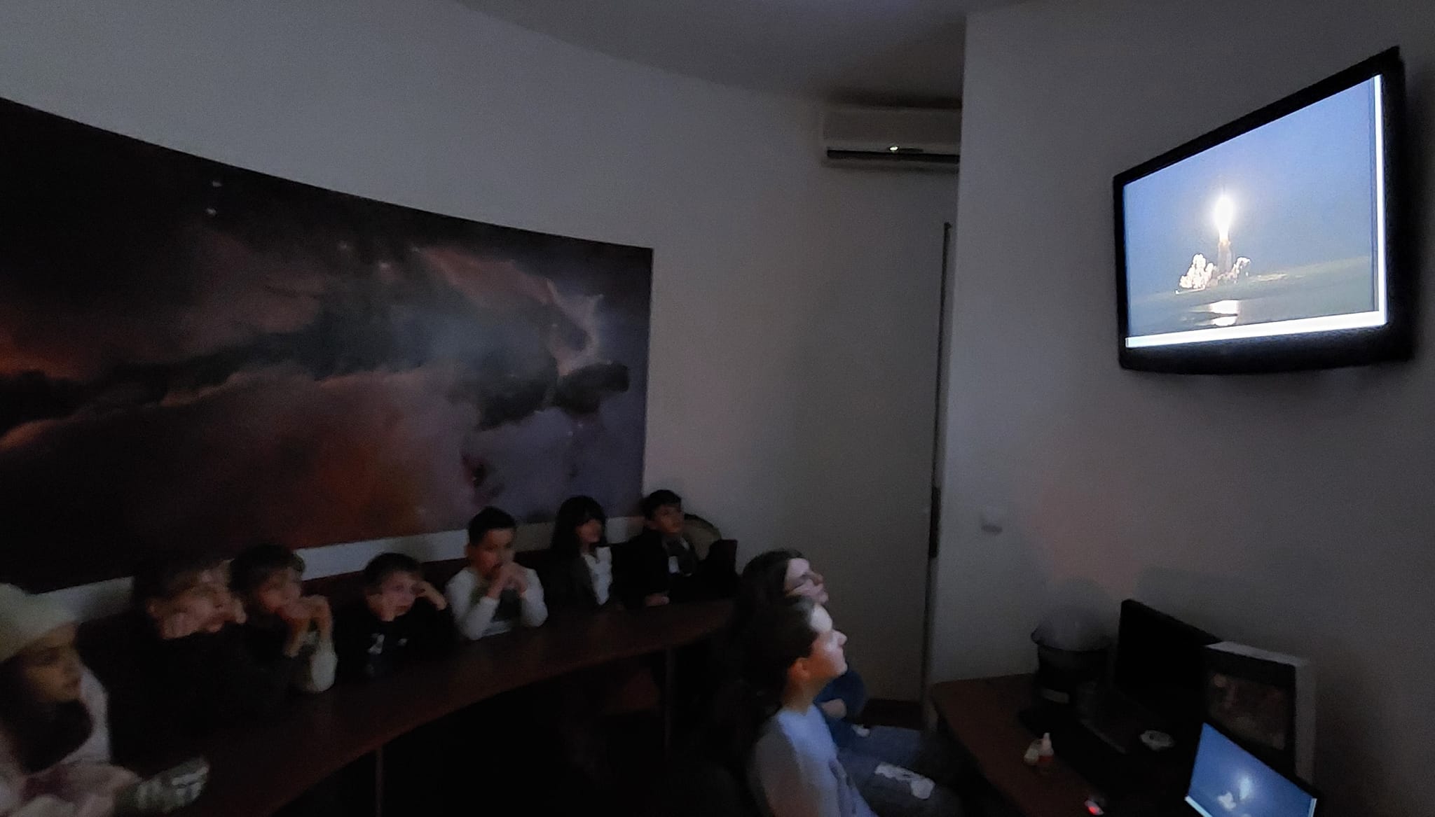 Kids watching launch of Artemis I. spacecraft on television